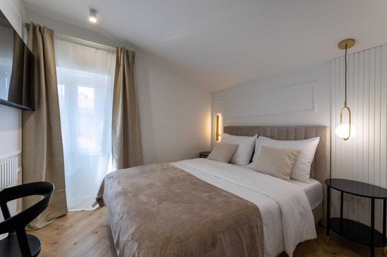 Palace Luxury Rooms สปลิท ภายนอก รูปภาพ