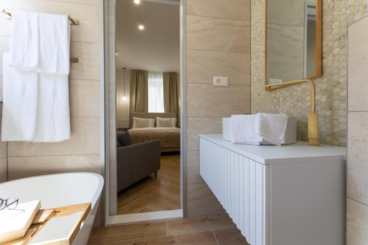 Palace Luxury Rooms สปลิท ภายนอก รูปภาพ